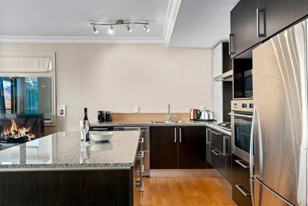 The Beacon - 2 Bedroom Luxe Apartment ควีนส์ทาวน์ ภายนอก รูปภาพ