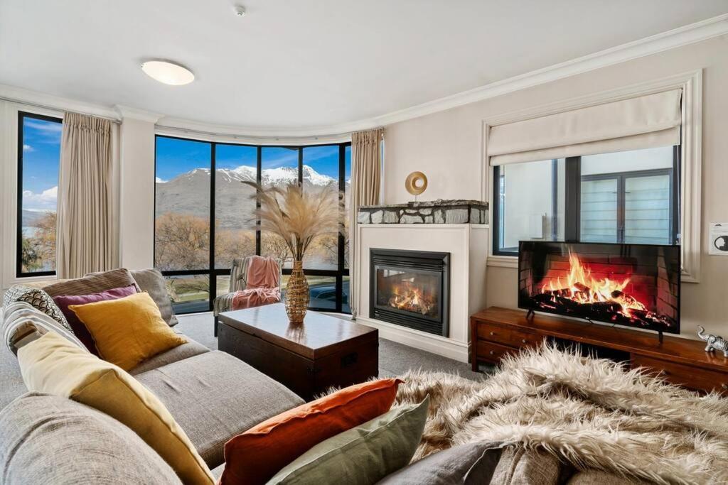 The Beacon - 2 Bedroom Luxe Apartment ควีนส์ทาวน์ ภายนอก รูปภาพ