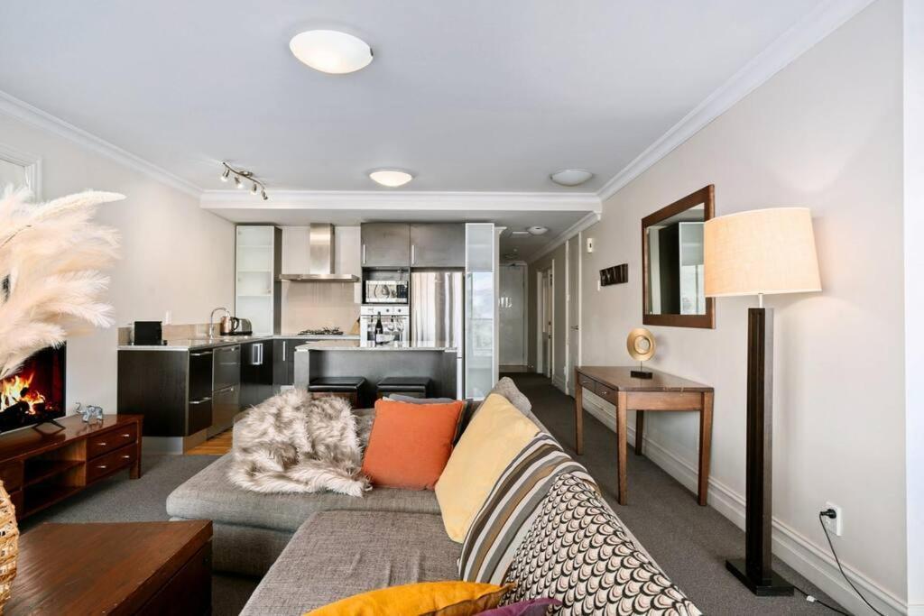 The Beacon - 2 Bedroom Luxe Apartment ควีนส์ทาวน์ ภายนอก รูปภาพ