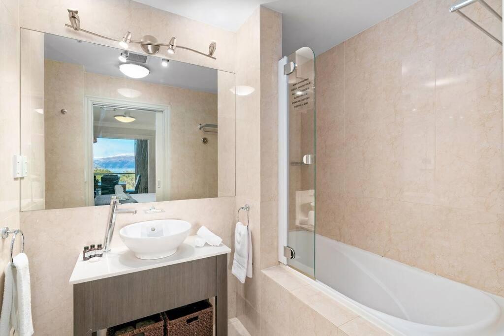 The Beacon - 2 Bedroom Luxe Apartment ควีนส์ทาวน์ ภายนอก รูปภาพ